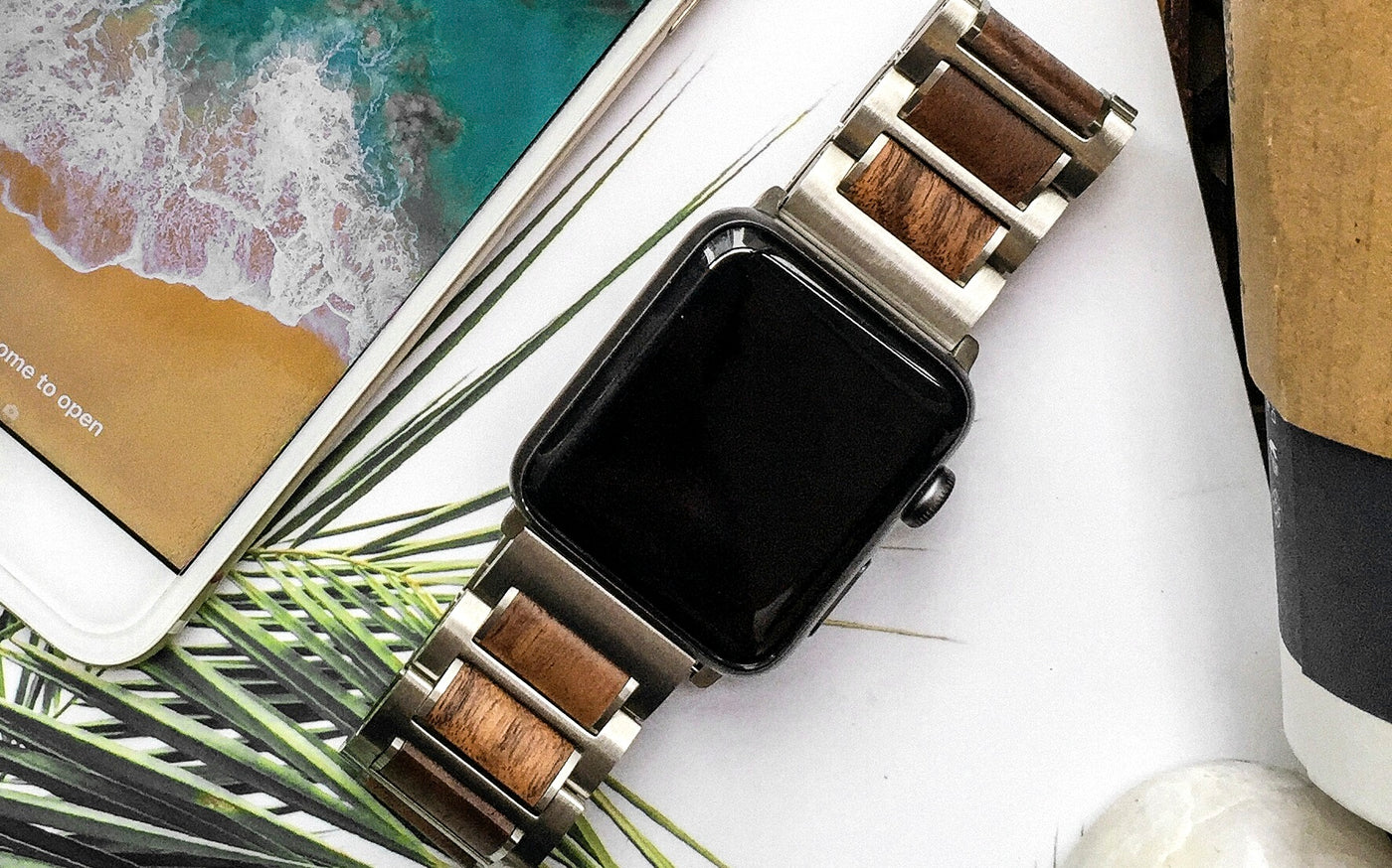 https://fl-watch.com/cdn/shop/collections/apple-watch-strap-band-holz-wood-leather-leder-38-42-2-3-4-series-walnut-strap-442_1400x.jpg?v=1652461363